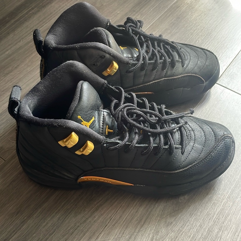 Jordan 12 SIZE 4 kids